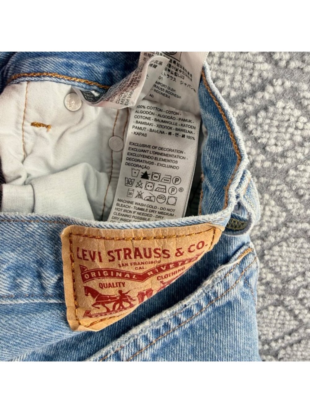 Levi’s 501 Distressed Light Wash Straight Leg Denim Jeans Size W24 L26 - Picture 9 of 16